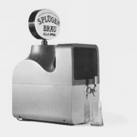 Prima macchina da banco per spillare bibite fredde chiamata Spinamatic