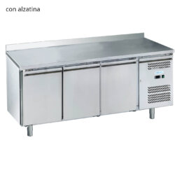 Gekühlter Gastronomietisch GN1/1 Professional Belüftet 3 Türen SNACK -2°C/+8°C Gekühlter Gastronomietisch GN1/1 Professional Belüftet 3 Türen SNACK -2°C/+8°C